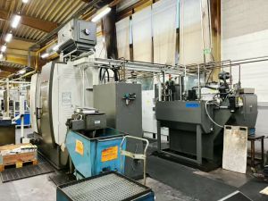 İyi D&uuml;zenlenmiş Bir &Uuml;retim Tesisinde End&uuml;striyel Makineler İ&ccedil; Mekan