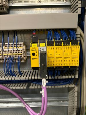 End&uuml;striyel Sistemler i&ccedil;in Elektrik Bileşenleri ve Kablolama ile Kontrol Paneli