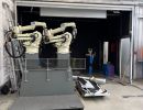 Modern Bir Fabrika Ortamında Gelişmiş Robotik Kollar İ&ccedil;eren End&uuml;striyel Kurulum