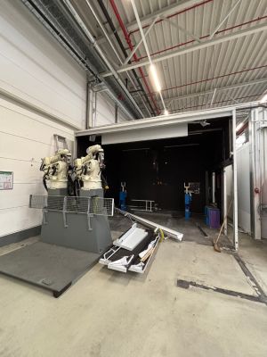 Ekipman ve Yedek Par&ccedil;a İ&ccedil;eren Robotik Tesisindeki Makinelerle End&uuml;striyel Kurulum