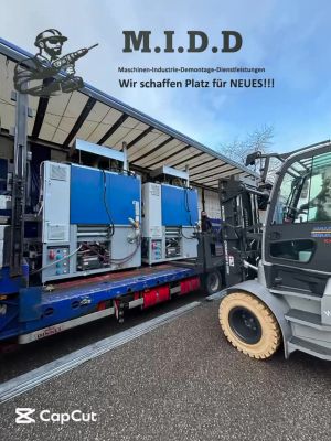 Verladung von Industrieanlagen mit einem Gabelstapler in einen Transportwagen